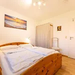 6 Personen Familienferienhaus Mit Sauna, Whirlpool Zwei Toiletten Und Kaminofen In Casa vacanze Otterndorf
