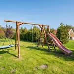 6 Personen Familienferienhaus Mit Sauna, Whirlpool Zwei Toiletten Und Kaminofen In