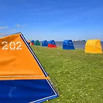 6 Personen Familienferienhaus Mit Sauna, Whirlpool Zwei Toiletten Und Kaminofen In *