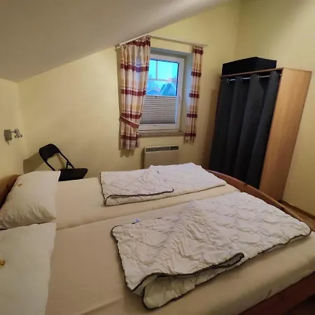 6 Personen Familienferienhaus Mit Sauna, Whirlpool Zwei Toiletten Und Kaminofen In