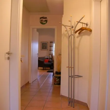 6 Personen Familienferienhaus Mit Sauna, Whirlpool Zwei Toiletten Und Kaminofen In
