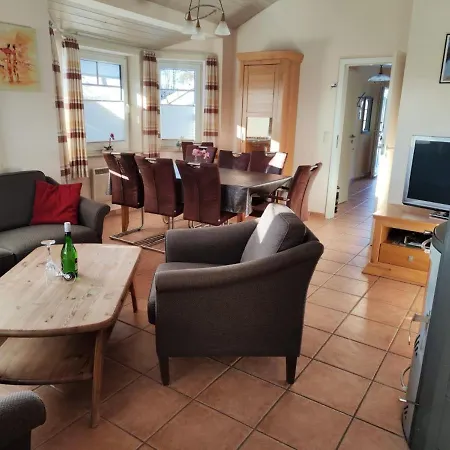 6 Personen Familienferienhaus Mit Sauna, Whirlpool Zwei Toiletten Und Kaminofen In *
