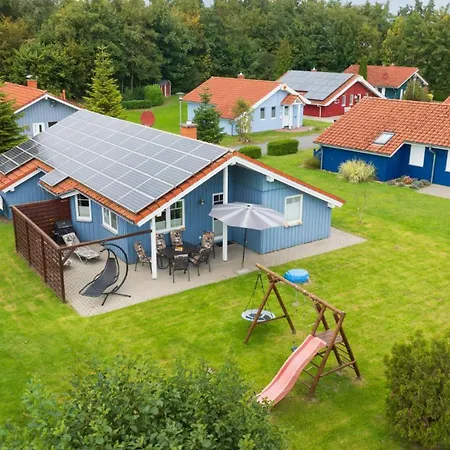 6 Personen Familienferienhaus Mit Sauna, Whirlpool Zwei Toiletten Und Kaminofen In Hébergement de vacances *