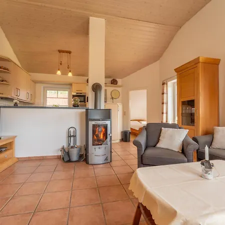 بيت للعطل 6 Personen Familienferienhaus Mit Sauna, Whirlpool Zwei Toiletten Und Kaminofen In أوترندورف
