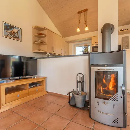 Hébergement de vacances 6 Personen Familienferienhaus Mit Sauna, Whirlpool Zwei Toiletten Und Kaminofen In