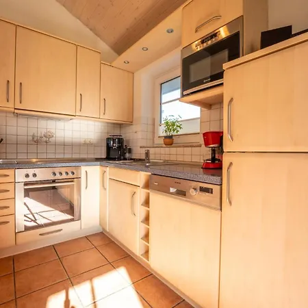 6 Personen Familienferienhaus Mit Sauna, Whirlpool Zwei Toiletten Und Kaminofen In بيت للعطل *