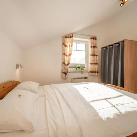 6 Personen Familienferienhaus Mit Sauna, Whirlpool Zwei Toiletten Und Kaminofen In بيت للعطل *