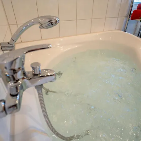 6 Personen Familienferienhaus Mit Sauna, Whirlpool Zwei Toiletten Und Kaminofen In أوترندورف