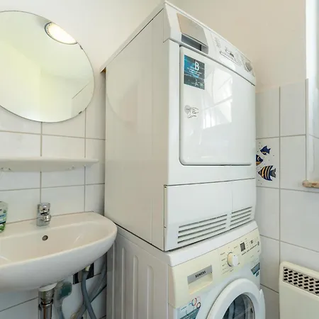 6 Personen Familienferienhaus Mit Sauna, Whirlpool Zwei Toiletten Und Kaminofen In بيت للعطل
