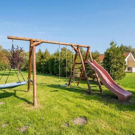 6 Personen Familienferienhaus Mit Sauna, Whirlpool Zwei Toiletten Und Kaminofen In