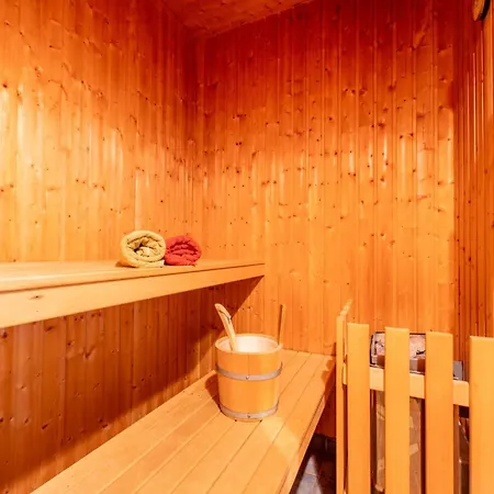 6 Personen Familienferienhaus Mit Sauna, Whirlpool Zwei Toiletten Und Kaminofen In Otterndorf