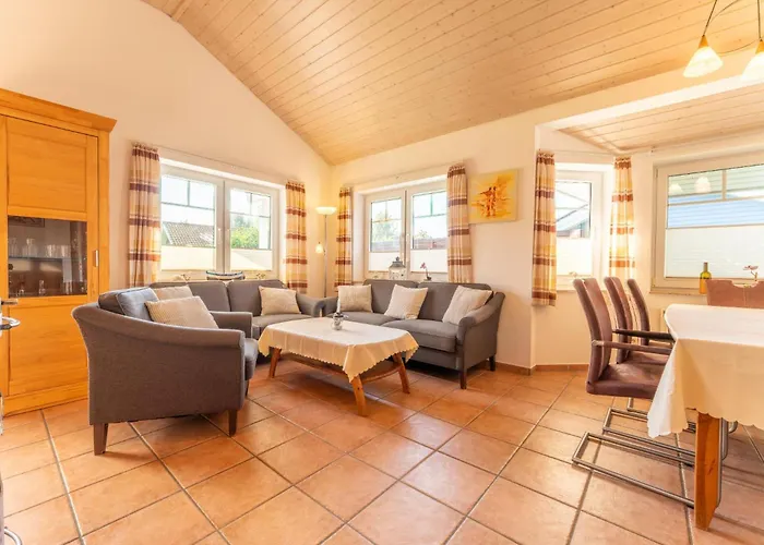 6 Personen Familienferienhaus Mit Sauna, Whirlpool Zwei Toiletten Und Kaminofen In