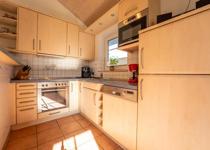 6 Personen Familienferienhaus Mit Sauna, Whirlpool Zwei Toiletten Und Kaminofen In Дом отдыха *