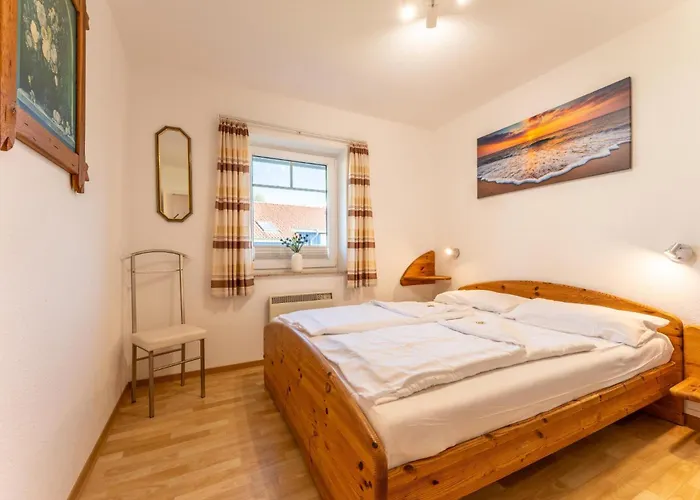 6 Personen Familienferienhaus Mit Sauna, Whirlpool Zwei Toiletten Und Kaminofen In Оттерндорф