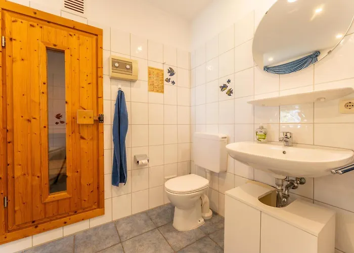 Дом отдыха 6 Personen Familienferienhaus Mit Sauna, Whirlpool Zwei Toiletten Und Kaminofen In