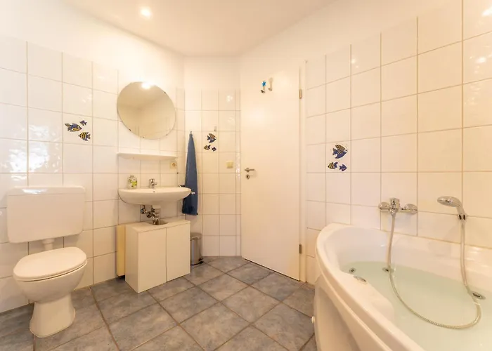 6 Personen Familienferienhaus Mit Sauna, Whirlpool Zwei Toiletten Und Kaminofen In Дом отдыха