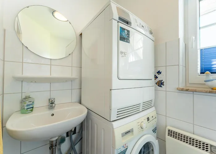 6 Personen Familienferienhaus Mit Sauna, Whirlpool Zwei Toiletten Und Kaminofen In Дом отдыха