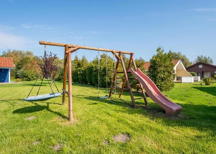6 Personen Familienferienhaus Mit Sauna, Whirlpool Zwei Toiletten Und Kaminofen In